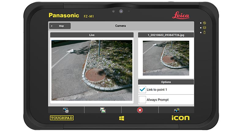 Leica iCON CC70-controller met actieve cameratoepassing waarmee een opname wordt gemaakt van een afwateringsdeksel.